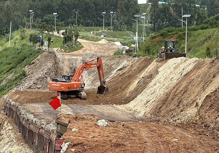 安全生产重于泰山——先锋贝斯特bst2288业东环线运输道路改造工程圆满竣工